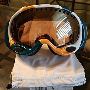 New Oakley a frame snow goggles WBG gold